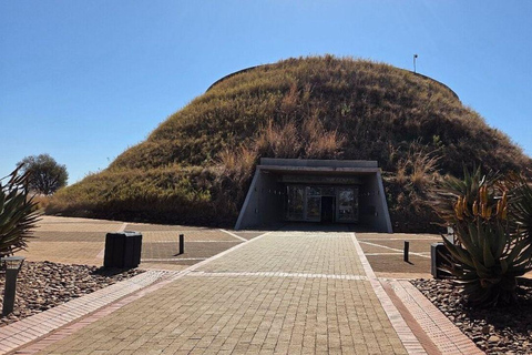 From Johannesburg: Cradle of Humankind Tour with Pickup