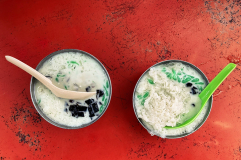 Yogyakarta: Surakarta Guided Day Trip by Light Rail Transit