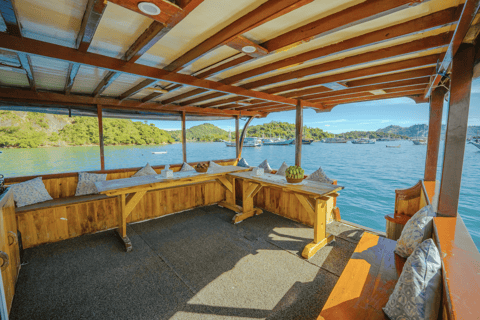 Labuan Bajo: 3-Day Komodo Sailing & Overland Tour, 12 Stops Standard Boat | 3-Day Komodo Sailing | 9 Stops | No Overland