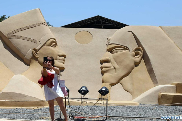 Hurghada: City Tour & Bazaar with Optional Sand Museum Visit Group Sightseeing and Shopping Tour