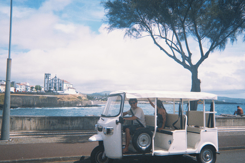 蓬塔德尔加达：电动嘟嘟车城市观光之旅