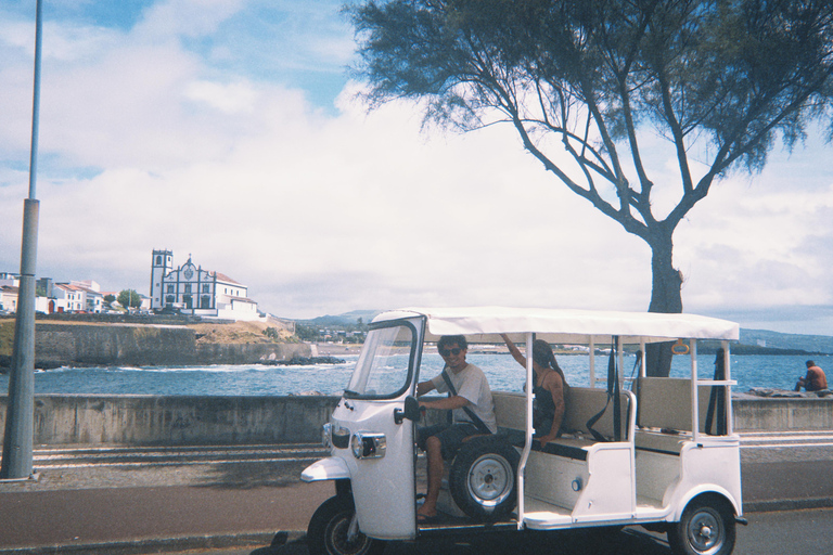 蓬塔德尔加达：电动嘟嘟车城市观光之旅