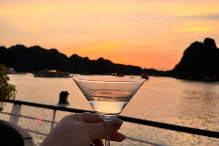 Hanoi: 2-Day Ha Long, Lan Ha 5-Star Cruise w/ Balcony Cabin Bay Light Suite with private balcony and bathtub (1st floor)