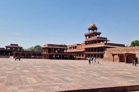 Från Agra till Jaipur: Chand Baori och Fatehpur Transfer Tour