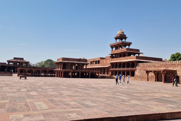 From Agra to Jaipur: Chand Baori and Fatehpur Transfer Tour