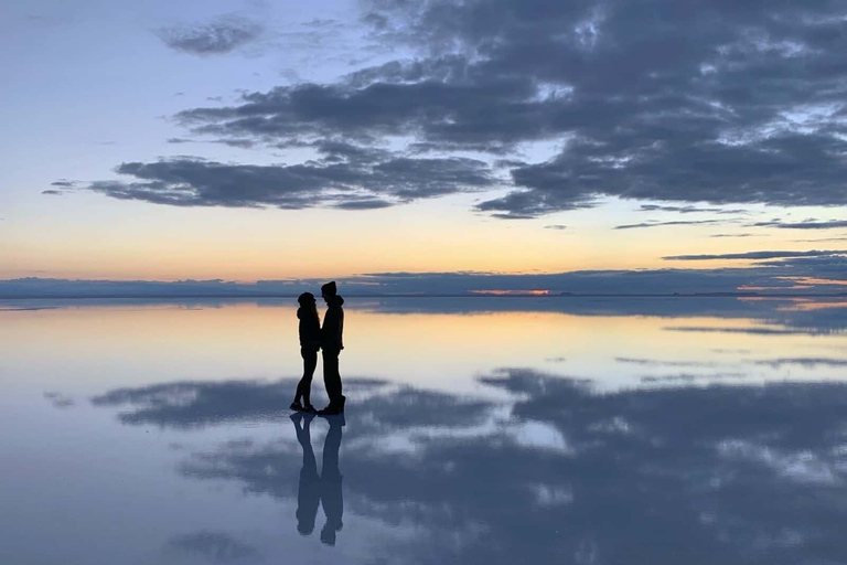 Uyuni: Zoutvlaktes en zonsondergang rondleiding met lunch