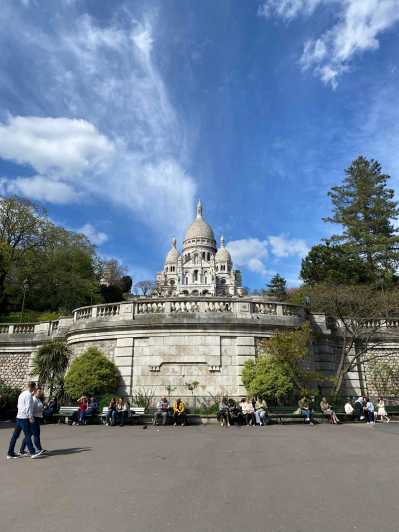 Paris: Montmartre and Sacre Cœur Guided Walking Tour