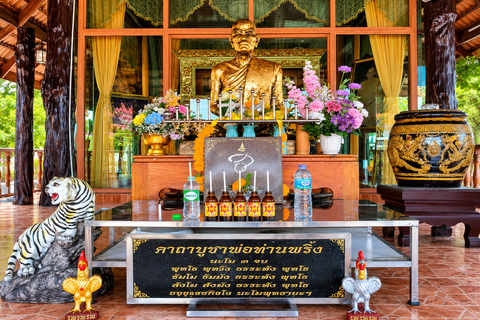 Khao Lak: Morning Market and Old Town by Songthaew by German Speaking Guide