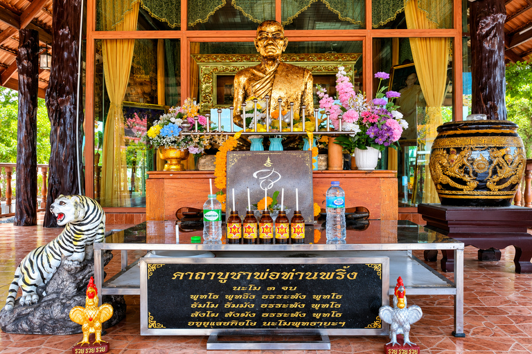 Khao Lak: Morning Market and Old Town by Songthaew by German Speaking Guide