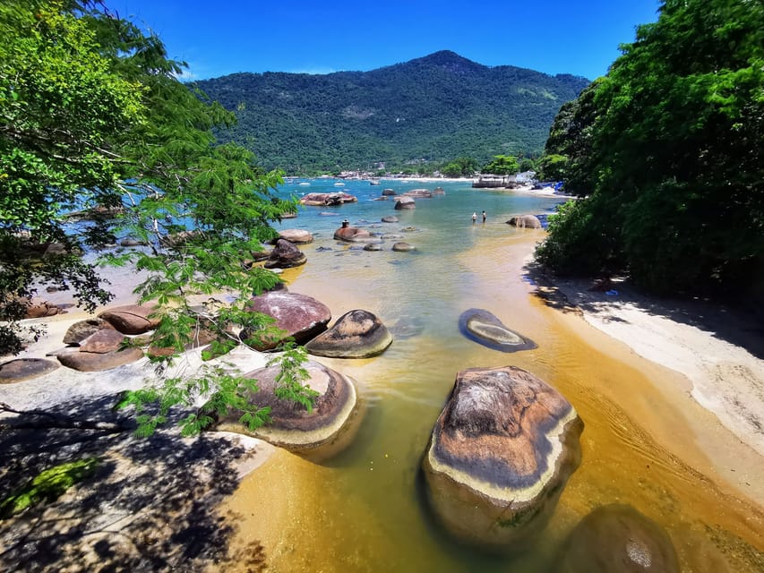 Natural pool in the capital of Brazil 