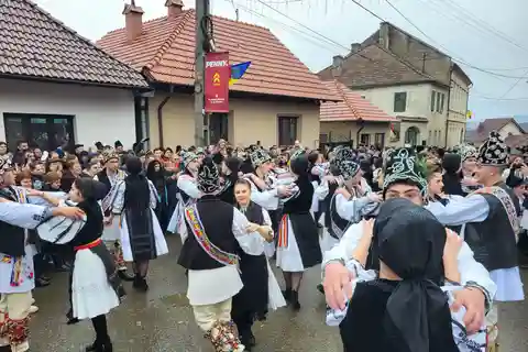 Learning toghether Transylvanian dances in Sibiu