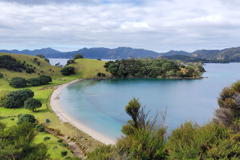 New Zealand: Guided 90-Day Tour of North & South Islands