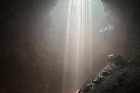 日惹：Jomblang 洞穴私人一日游Jomblang 洞穴和 Merapi 火山吉普车之旅