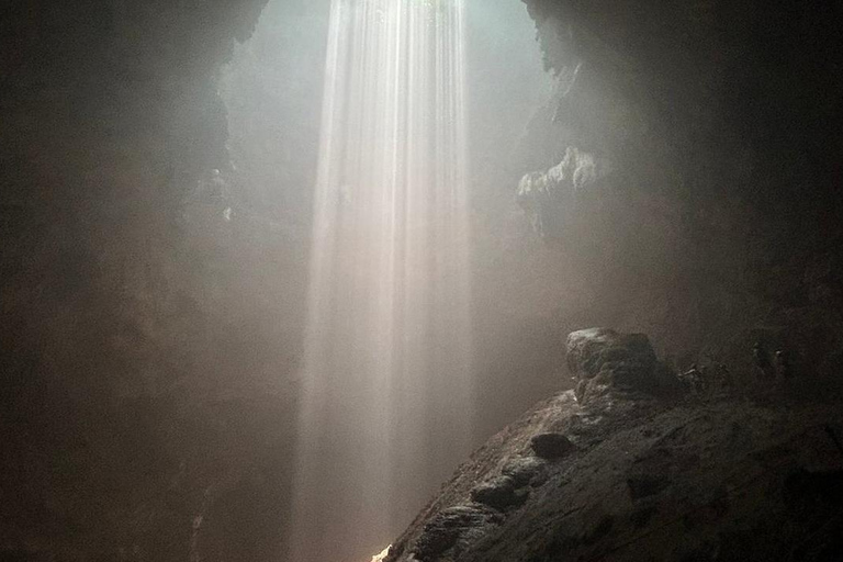 日惹：Jomblang 洞穴私人一日游Jomblang 洞穴和 Merapi 火山吉普车之旅