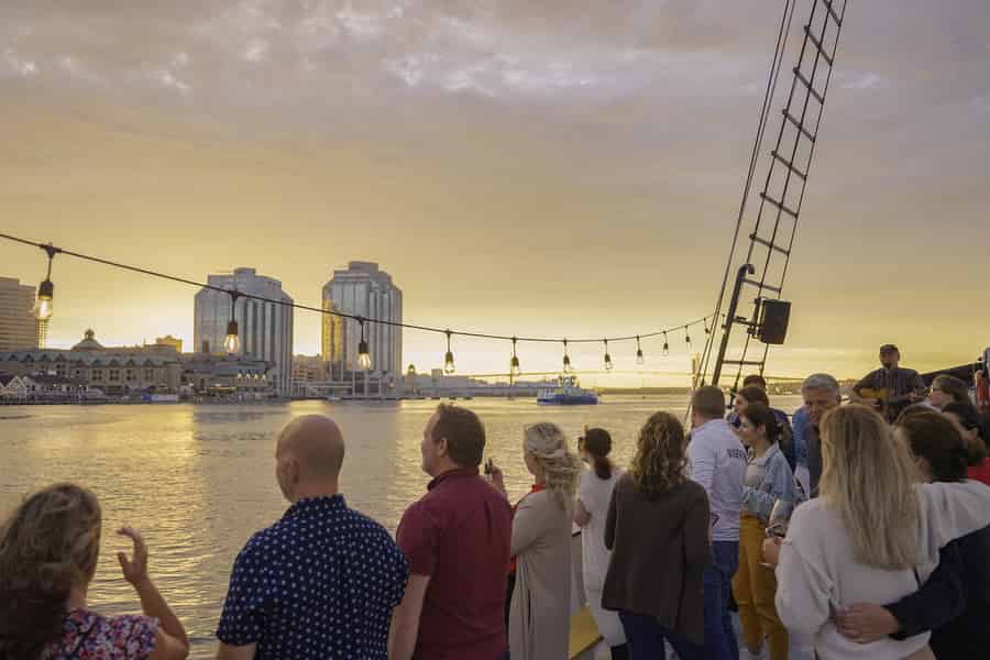 Halifax Sunset Cruise an Bord des Tall Ship Silva. Foto: GetYourGuide Halifax Sunset Cruise an Bord des Tall Ship Silva. Foto: GetYourGuide