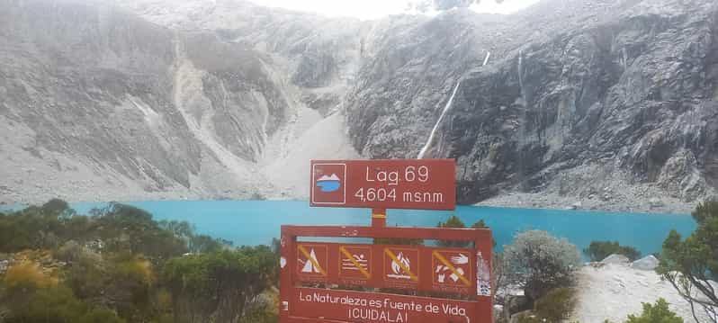 Huaraz: Laguna 69 Guided Hike in Huascarán National Park