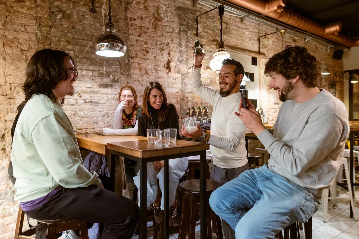 Barcelona: tour de vino y tapas en un barrio local.