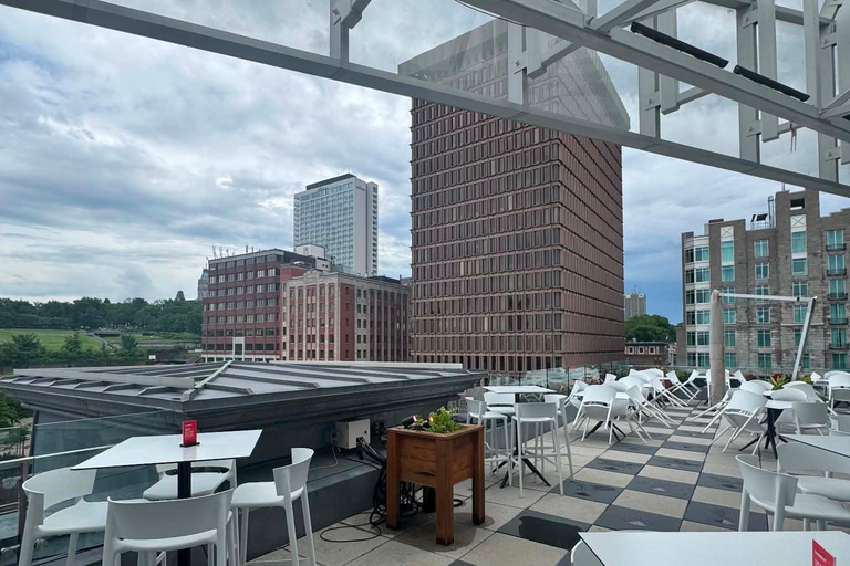 Quebec City: Guided Walking Tour with Rooftop Wine
