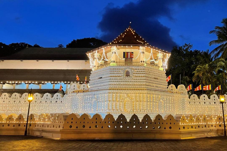 From Colombo: Kandy Temple & Highlights Private Tour Kandy Temple & Highlights Private Day Tour