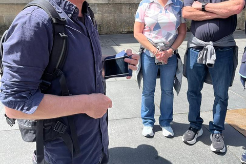 Bordeaux: Old Town Walking Tour with Wine and Food Tasting