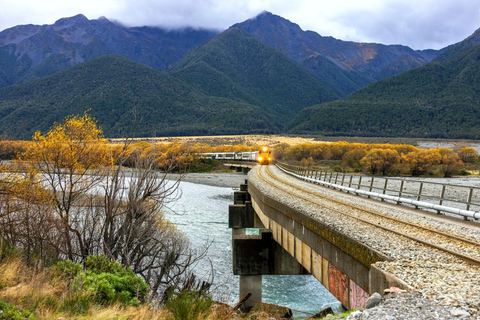 Christchurch: Waimakariri River Train & Castle Hill Day Tour