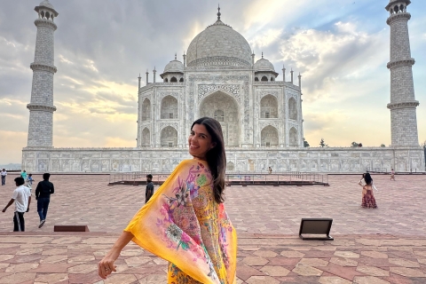 Entrada exprés a la visita al Taj Mahal con guíaTaj Mahal evita la cola con guía