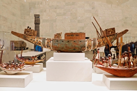 Z portu w Aleksandrii: Piramida w Gizie i Muzeum NarodoweZ portu w Aleksandrii: Piramida w Gizie i Muzeum Narodowe w Japonii
