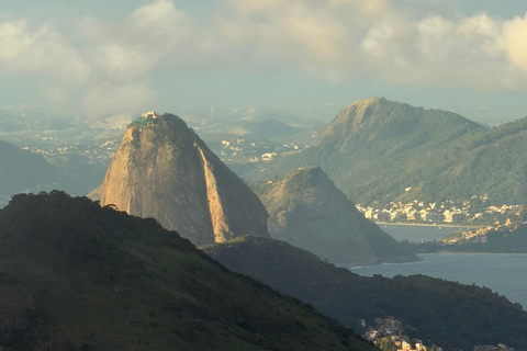Two Brothers Hill (Morro Dois Irmaos) Hike + Snack with Cria Guide Hiking tour on Two Brothers Hill (Morro Dois Irmãos) + breakfast with local guide