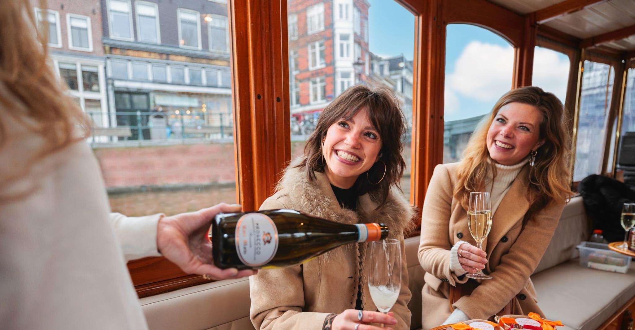 Amsterdam: Canal Cruise with Bubbles & Bites photo 4