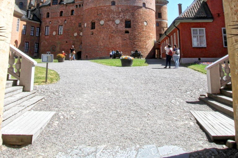Stockholm: Grand Drottningholm and Gripsholm Castles Tour