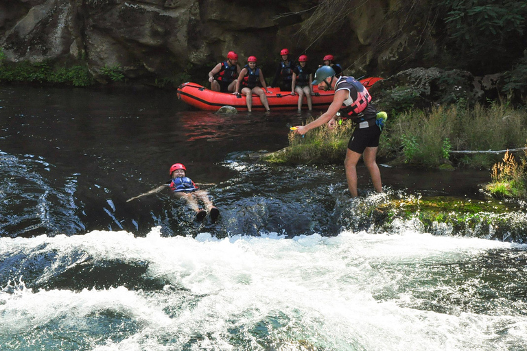 Von Split aus: Rafting, Höhlenerkundung, Klippenspringen mit Picknick