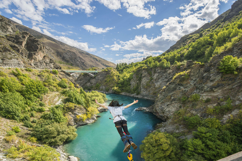Queenstown: Kawarau Bridge Bungy - World's First Bungy! Bungy Bus - Return transfers to the Kawarau Bungy Centre!