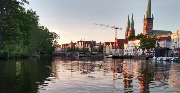 Lübecker Altstadt per Kanu: Erkundung und Umrundung auf eigene Faust