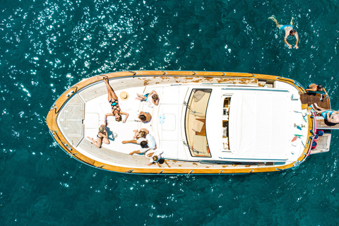Amalfi: Private Boat Tour with Snacks and Drinks
