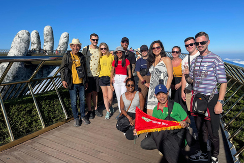 De Da Nang: Ba Na Hills - Transferência e excursão de ônibus para a Ponte DouradaDe Da Nang: transferência de ônibus Ba Na Hills e Golden Bridge