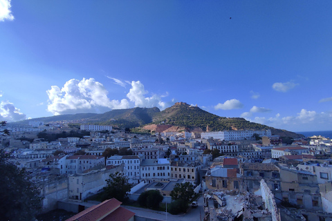 Oran: The absolute everything of El Bahia with a local