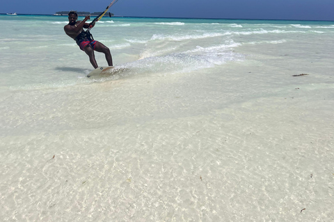 KiteSurf: Prywatne lekcje przed Mnemba, Zanzibar - początkujący/średnio zaawansowaniKitesurfing: prywatne lekcje przed Mnembą, Zanzibar – poziom początkujący/średnio zaawa