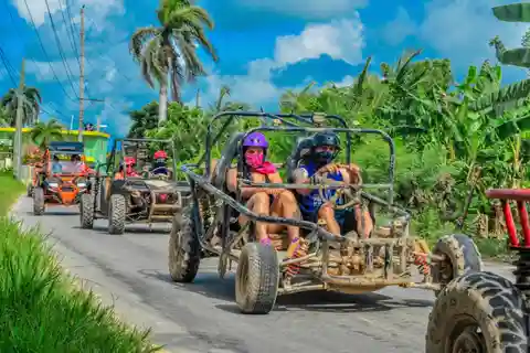 Aventura de buggy nas dunas de Punta Cana, praia de Macau e gruta aquática