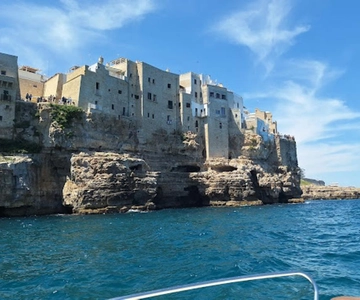 Coast and caves of Polignano:boat tours,drinks,swimming,music and fun