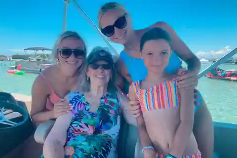 Fort Walton: Half Day Pontoon Boat Rental to Crab Island