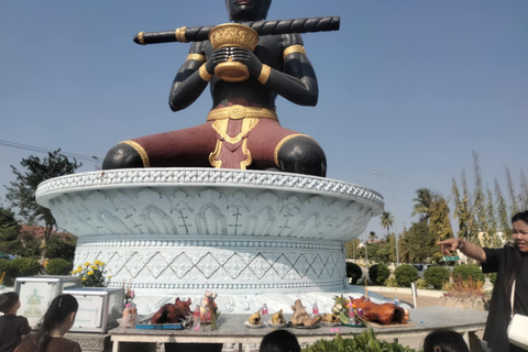 Battambang: escursione alla grotta dei pipistrelli con giro sul treno di bambùTreno serale Bamboo Train, pioggia, grotta dei pipistrelli giganti e grotta dei pipistrelli