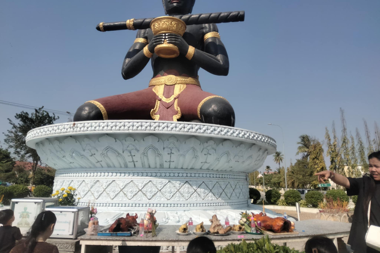 Battambang: escursione alla grotta dei pipistrelli con giro sul treno di bambùTreno serale Bamboo Train, pioggia, grotta dei pipistrelli giganti e grotta dei pipistrelli
