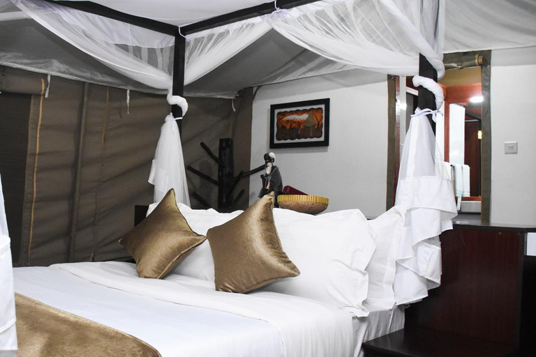 4 Days Masai Mara and Lake Nakuru Lodge - 4X4 Jeep Safari