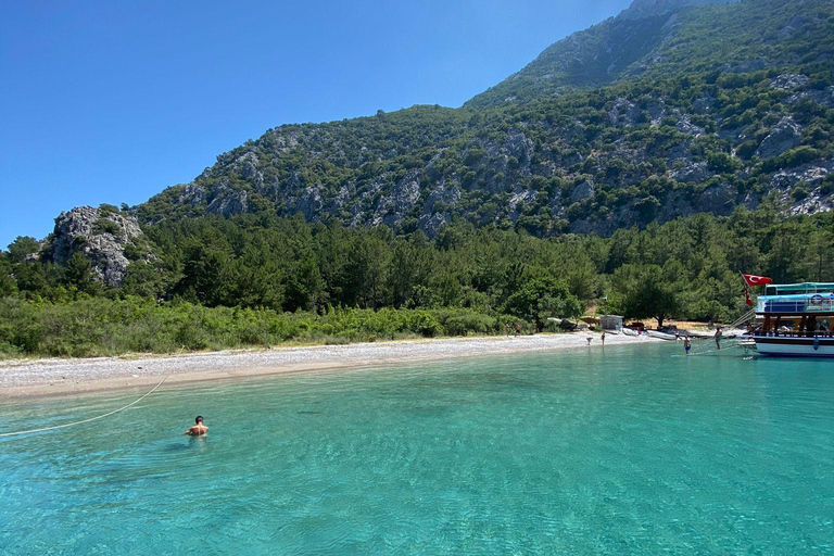 Alanya/Boczne miasto: Suluada, zwiedzanie zatok łodzią z lunchemAlanya: Suluada, rejs wycieczkowy, plaża w Zatoce Malediwów