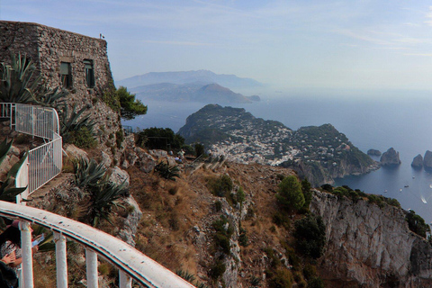 Au départ de Naples : Grotte bleue, Capri et Anacapri en groupe