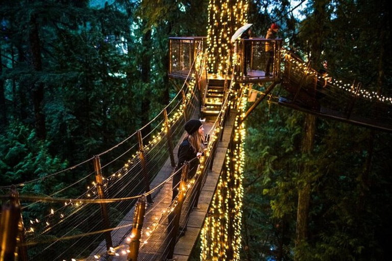 Vancouver Capilano Canyon światło i szczyt Bożego Narodzenia w Grouse