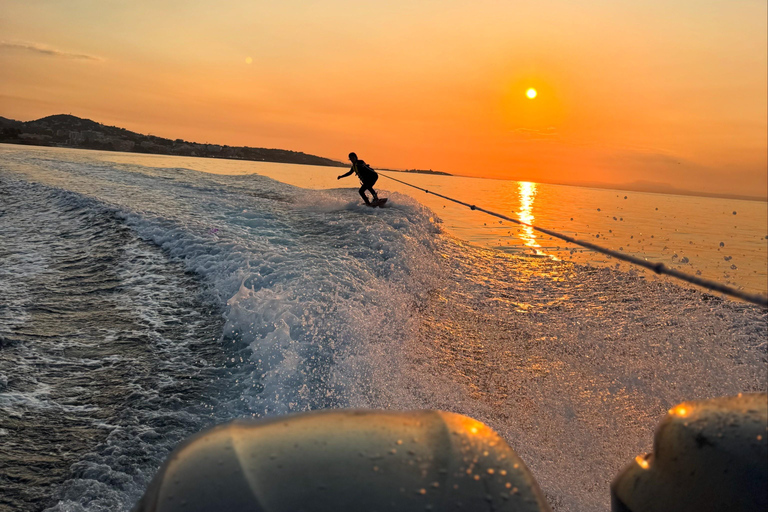 Palma de Mallorca: Private Sunrise Boat Tour & Watersports Sunrise experience + Long stop with water toys.