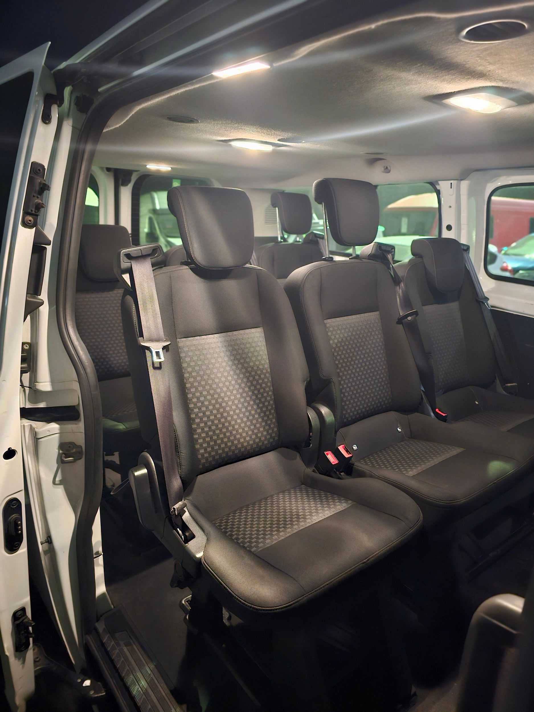 Reykjavík ↔ KEF Flughafen | Privater Transfer in eine Richtung
