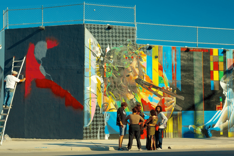 Miami: Top Neighborhoods & Highlights Guided Tour in Spanish