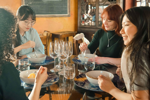 Lisbon: Graça Food & Wine Tour in Traditional Taverns Food & Wine Walking Tour